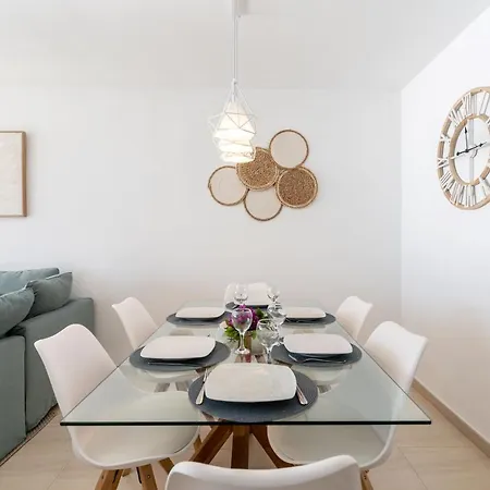 Dona Lola Patricia - Spacious 3 Bedroom Floor With Uninterrupted Sea Views - Only A Few Meters To Calahonda - Costa Del Sol - Cs188 *